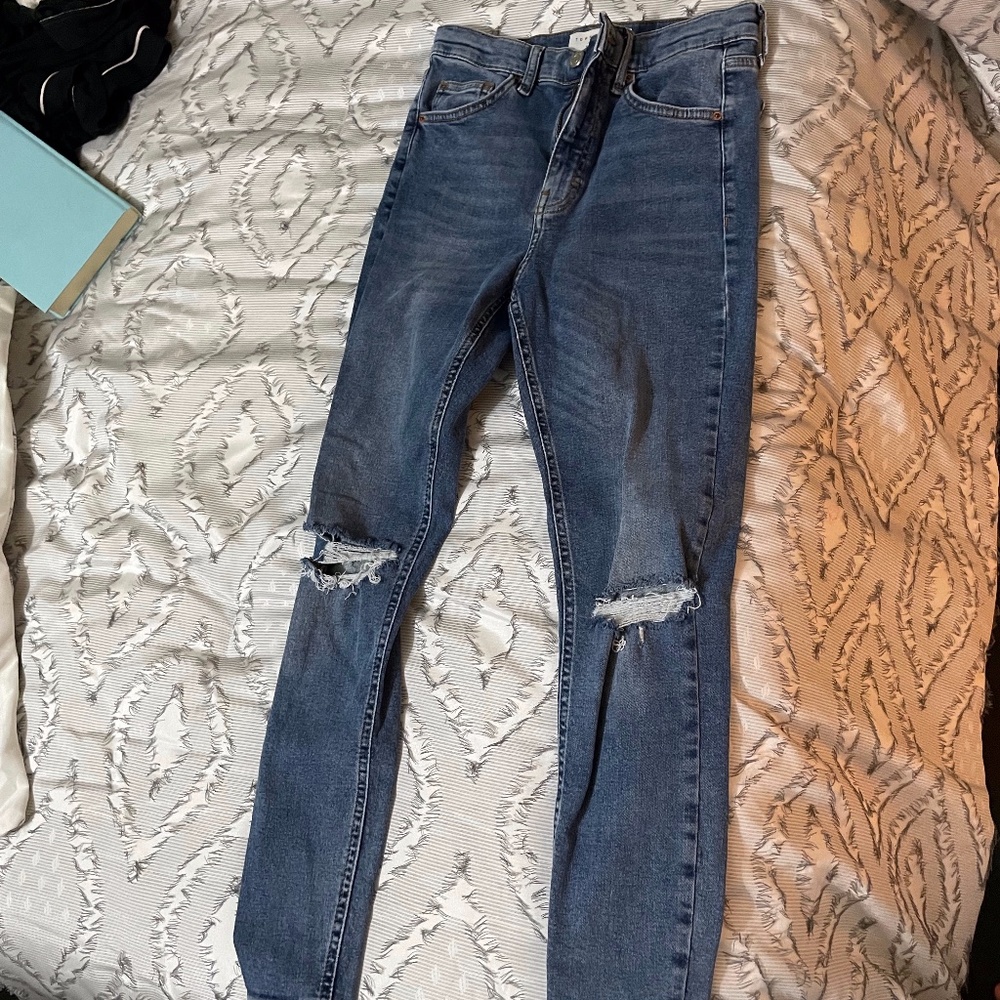 Topshop Jamie jeans with distressed knees